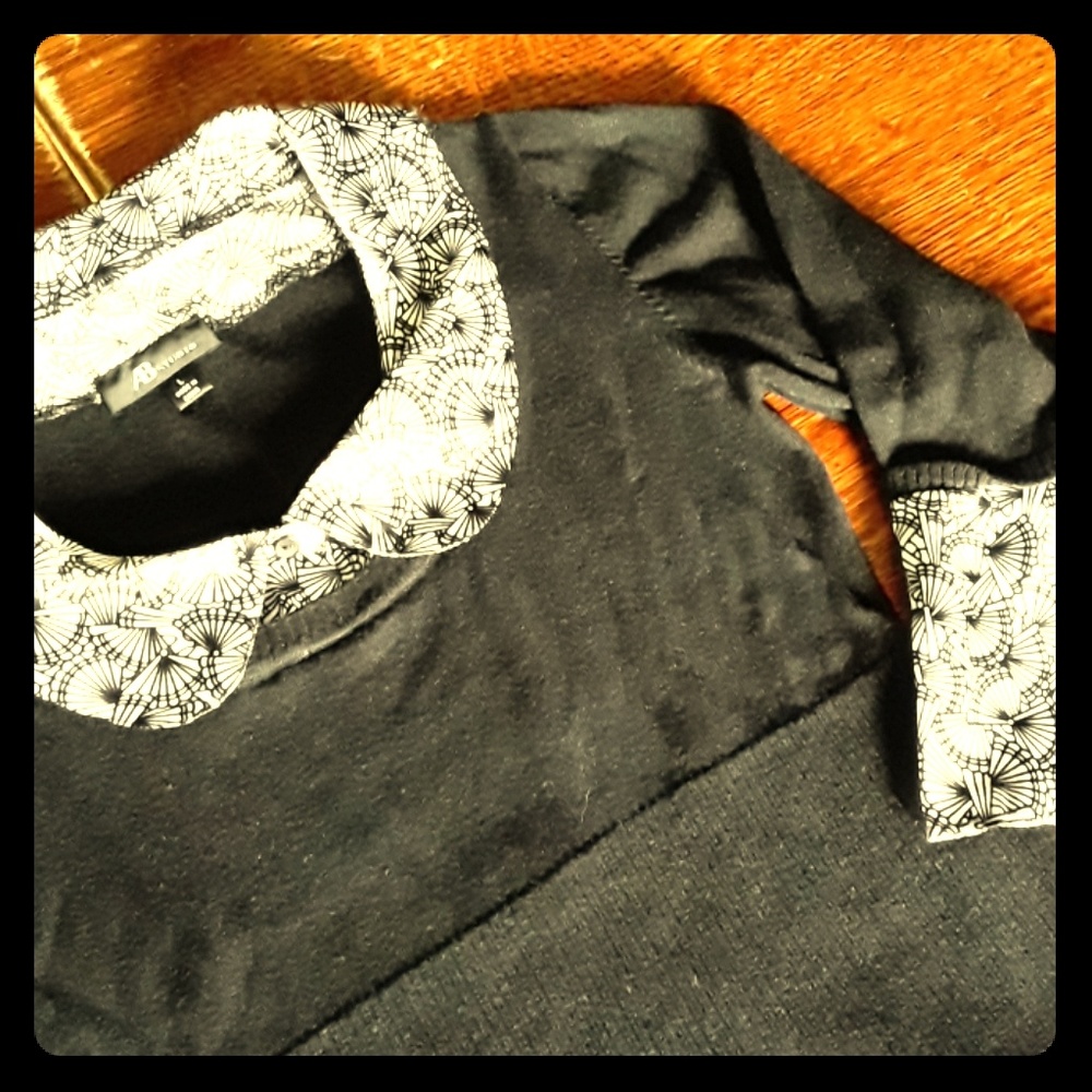 🖤Blouse Sweater w/ Flowing Sleeves BEAUTIFUL🖤